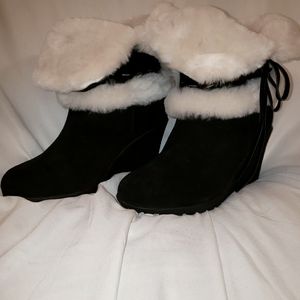 New UGG's Australia booties with cuff black 9us